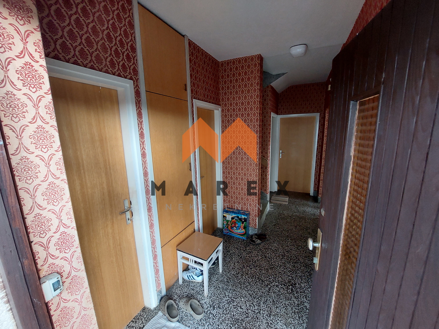 KUĆA 170m2, MIRNA LOKACIJA, VRTNJAKOVEC