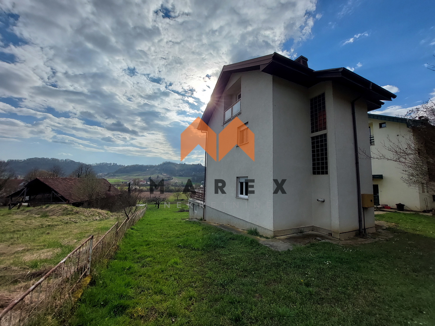 KUĆA 170m2, MIRNA LOKACIJA, VRTNJAKOVEC