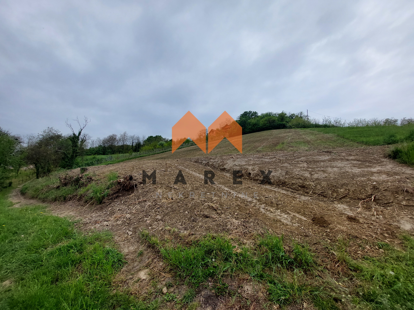 ATRAKTIVNO GRAĐ. ZEMLJIŠTE 2162 m2, ZABOK CENTAR