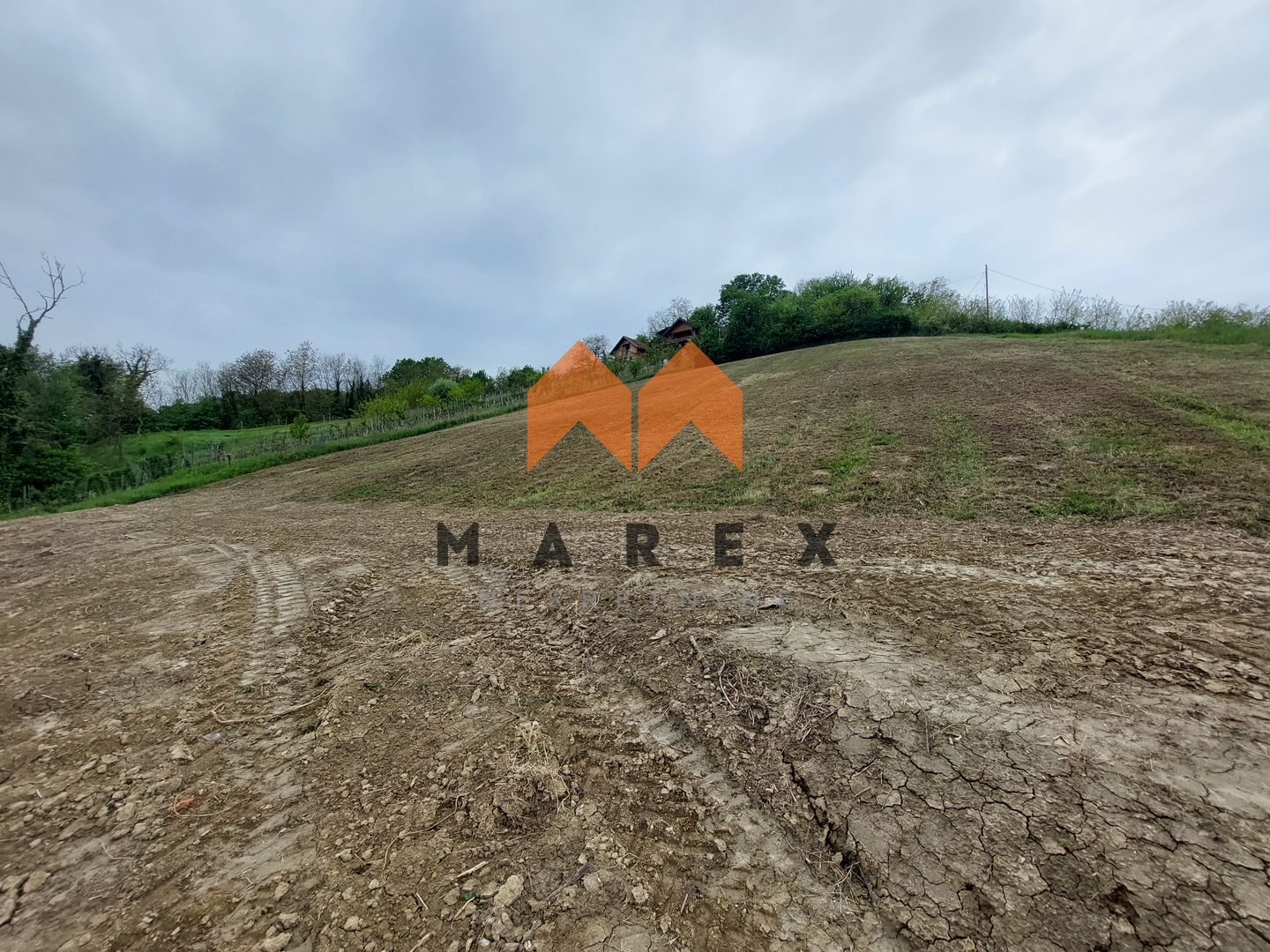 ATRAKTIVNO GRAĐ. ZEMLJIŠTE 2162 m2, ZABOK CENTAR