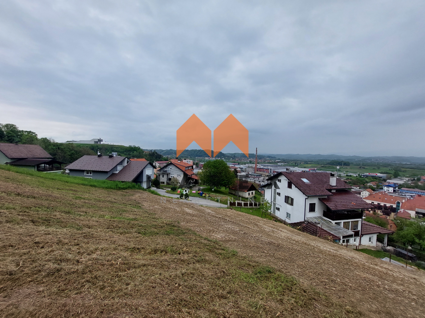 ATRAKTIVNO GRAĐ. ZEMLJIŠTE 2162 m2, ZABOK CENTAR