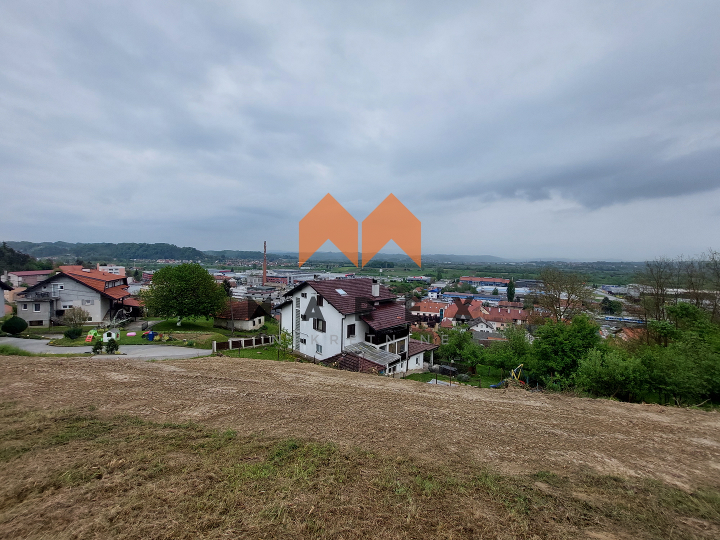 ATRAKTIVNO GRAĐ. ZEMLJIŠTE 2162 m2, ZABOK CENTAR