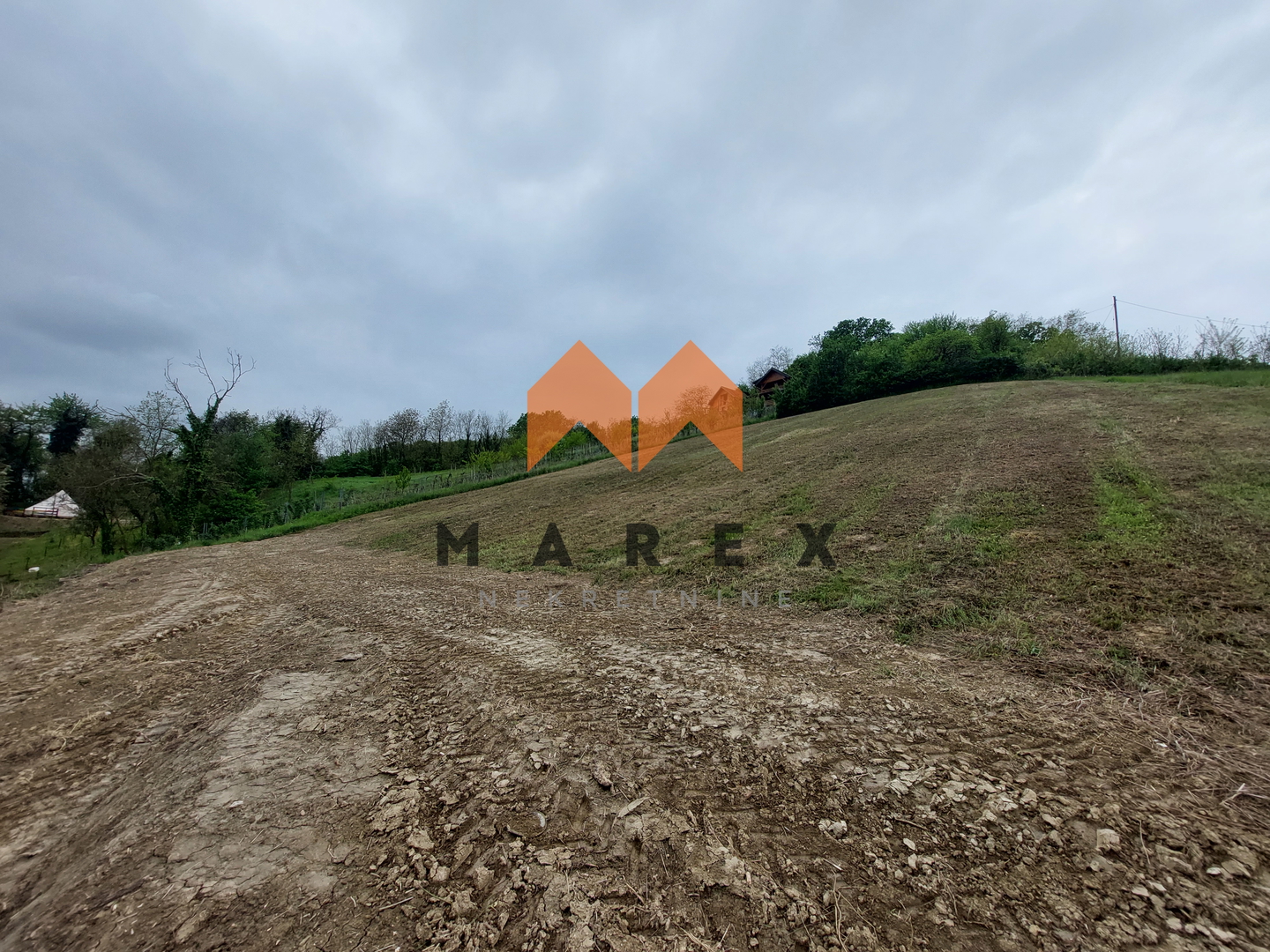 ATRAKTIVNO GRAĐ. ZEMLJIŠTE 2162 m2, ZABOK CENTAR