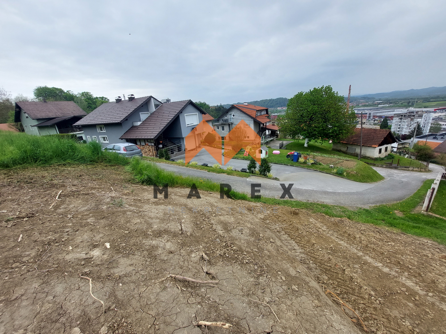 ATRAKTIVNO GRAĐ. ZEMLJIŠTE 2162 m2, ZABOK CENTAR