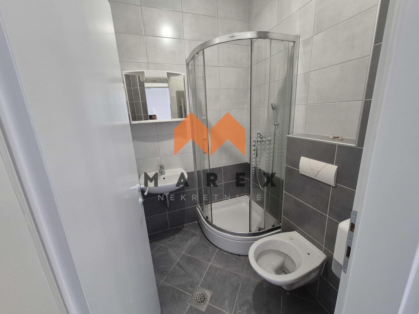 POSLOVNI PROSTOR 107M2-ZABOK