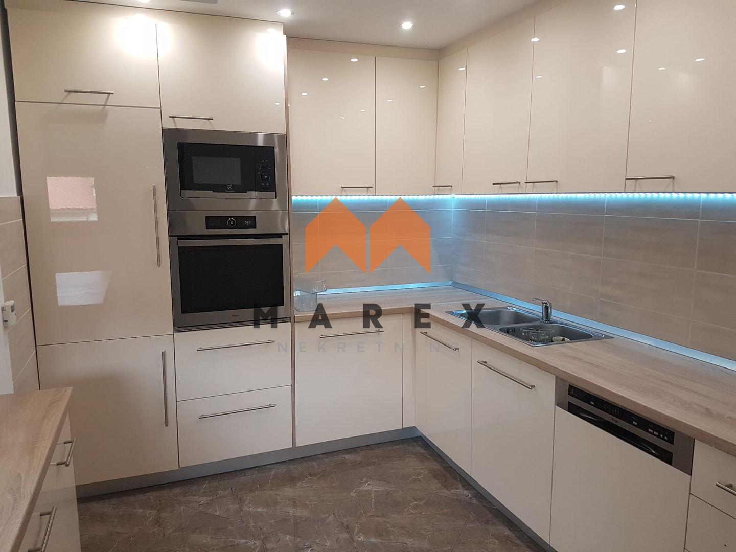 STAN 95M2-MARKUŠEVEČKA CESTA-DOSTUPNO