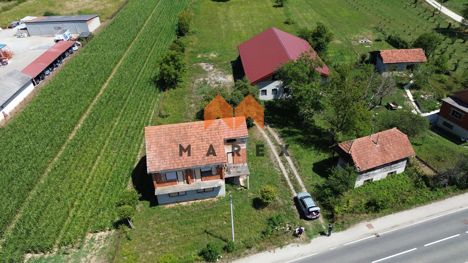 KUĆA 195M2+POSLOVNA ZGRADA 340M2+DRVENA KUĆA 45M2