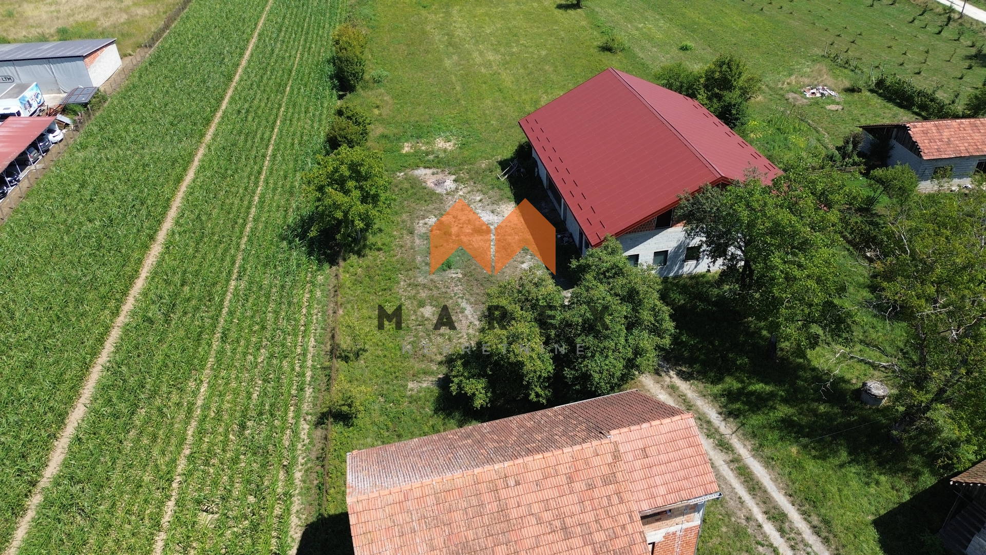 KUĆA 195M2+POSLOVNA ZGRADA 340M2+DRVENA KUĆA 45M2