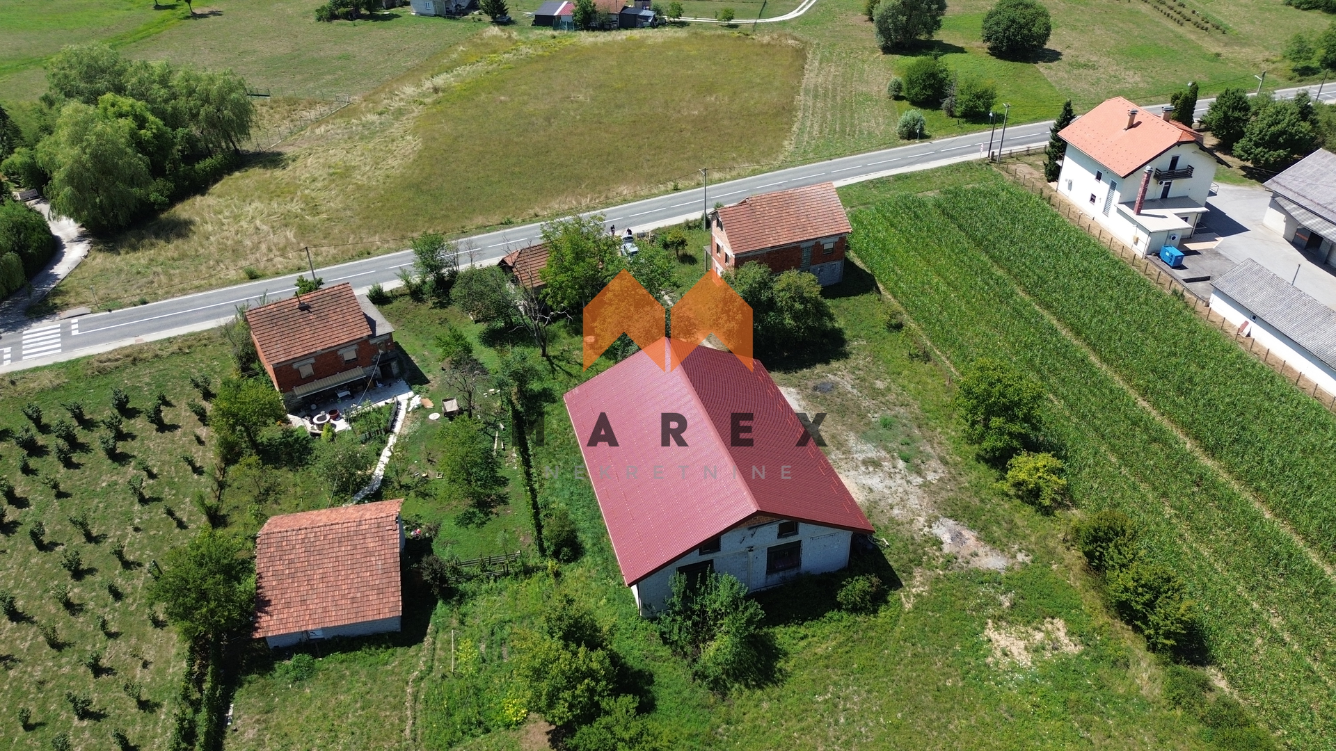 KUĆA 195M2+POSLOVNA ZGRADA 340M2+DRVENA KUĆA 45M2