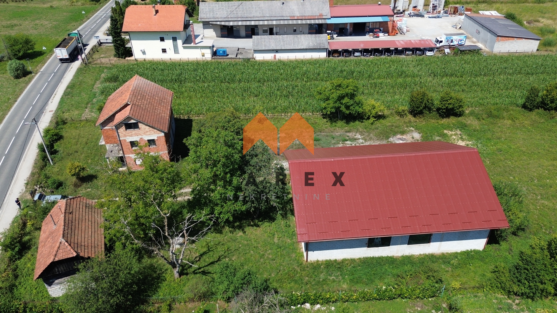 KUĆA 195M2+POSLOVNA ZGRADA 340M2+DRVENA KUĆA 45M2