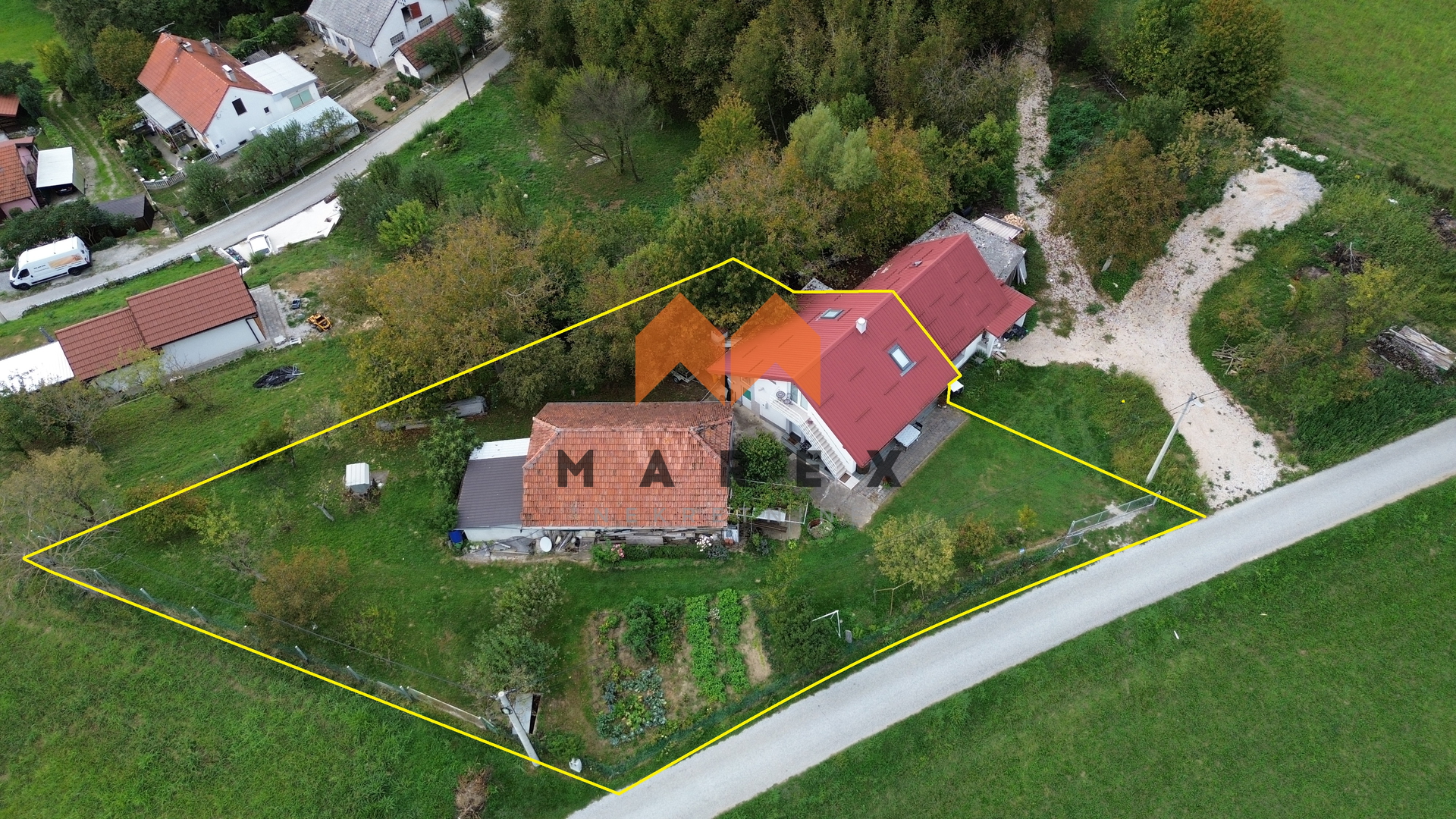 KUĆA 106M2+pom. zgrada-RADOBOJ