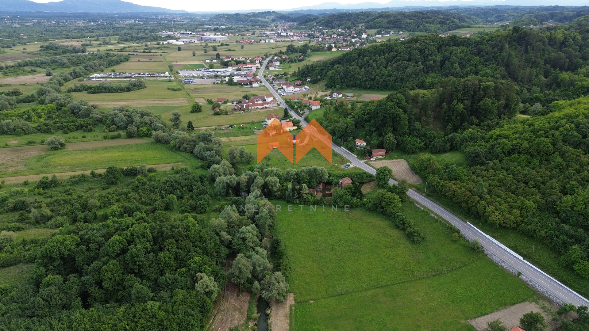 PROSTRANO IMANJE S KUĆOM I VELIKIM RAZVOJNIM POTENCIJALOM – JEZERO KLANJEČKO, BLIZINA ZAGREBA
