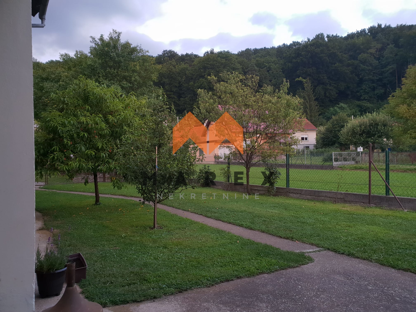 DVIJE ODRŽAVANE KUĆE - STUBIČKE TOPLICE