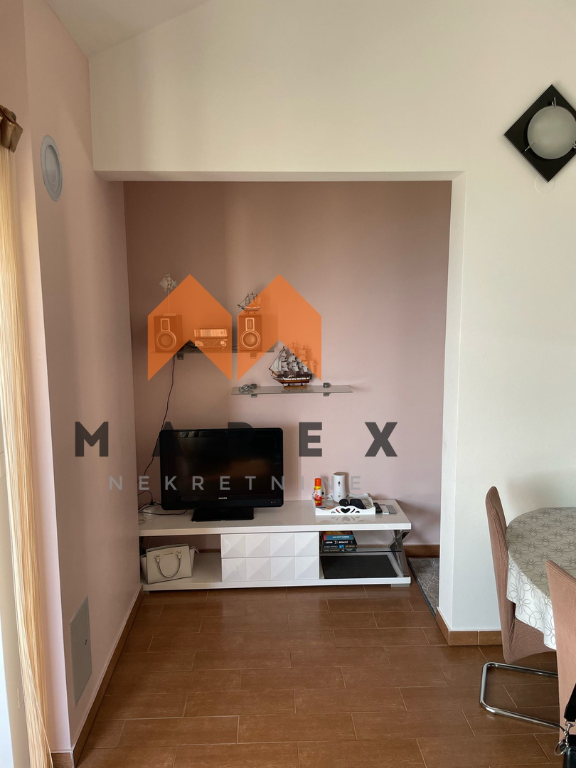 APARTMAN,VAŠA OAZA NA OBALI SA NEPROCJENJIVIM POGLEDOM