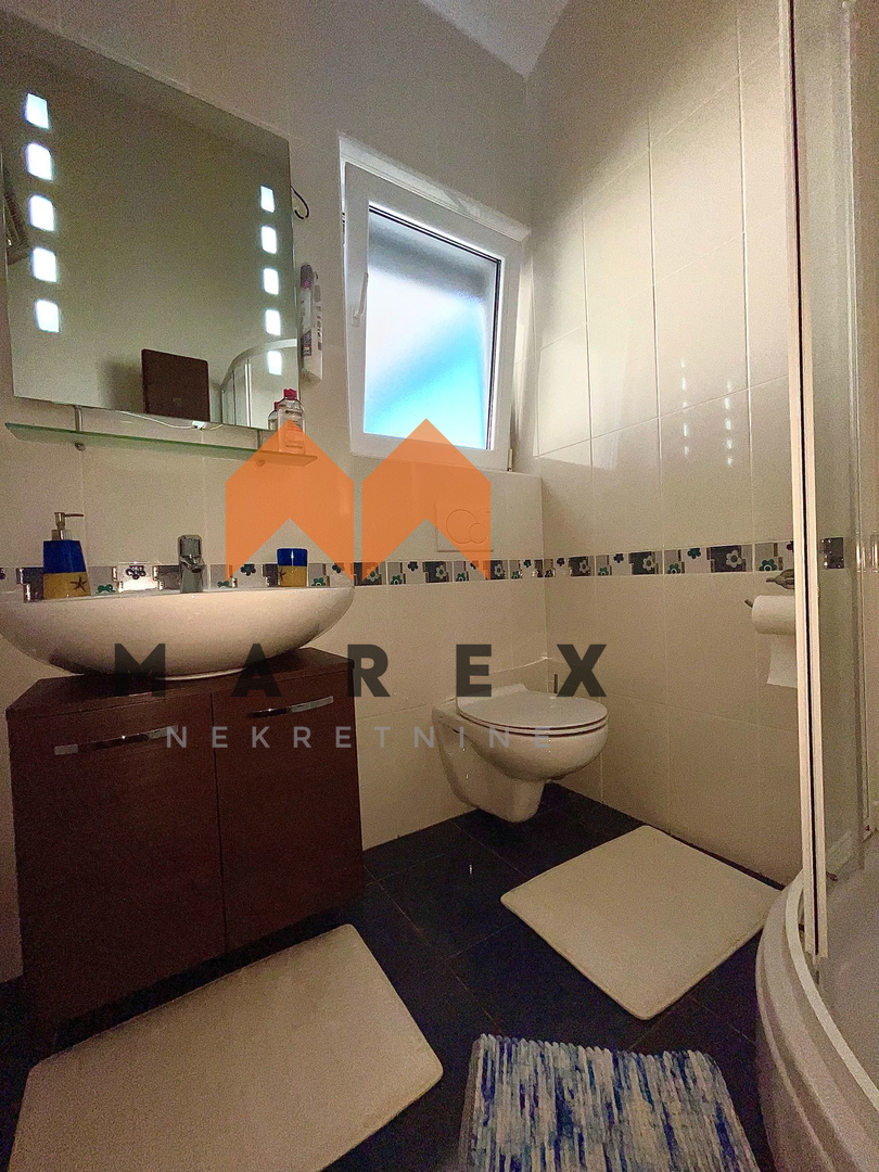 APARTMAN,VAŠA OAZA NA OBALI SA NEPROCJENJIVIM POGLEDOM