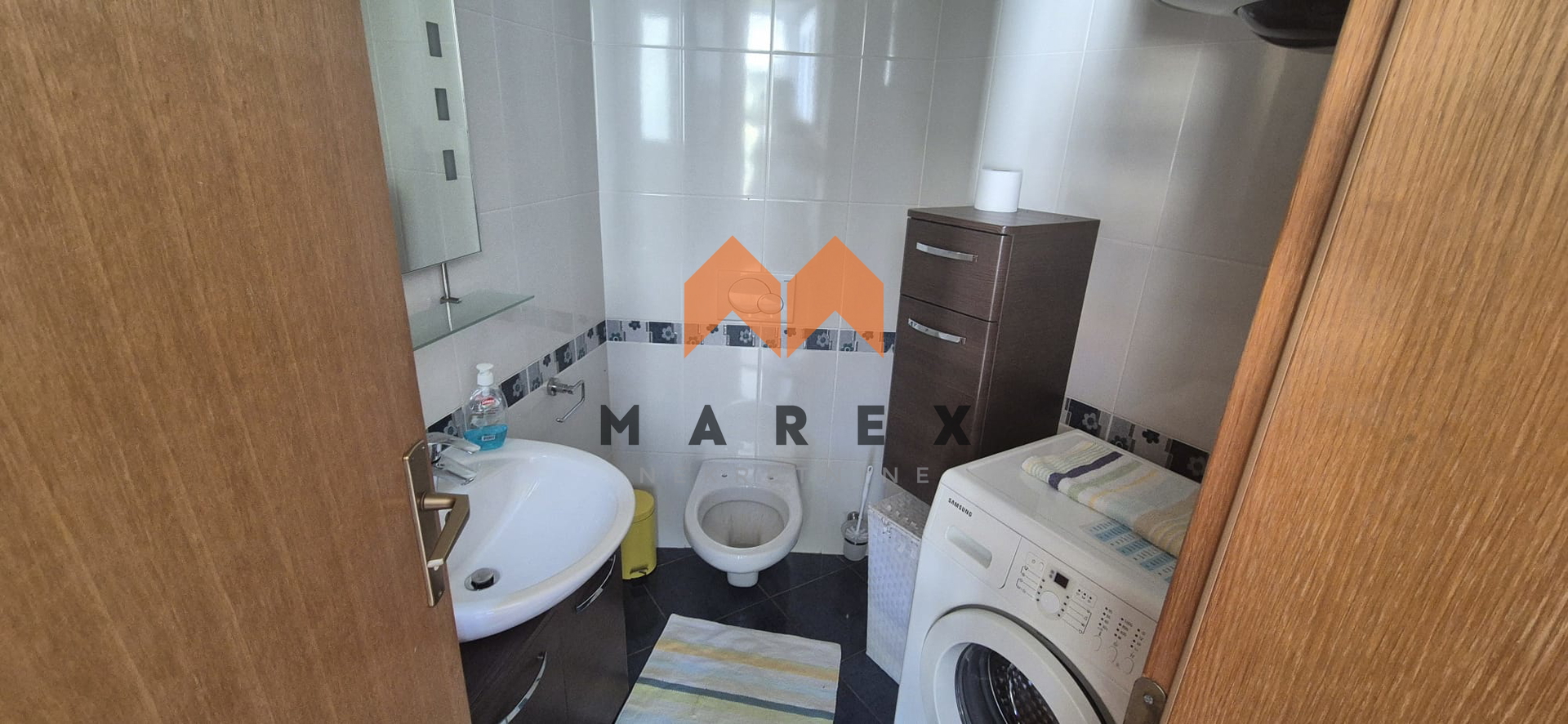 APARTMAN,VAŠA OAZA NA OBALI SA NEPROCJENJIVIM POGLEDOM