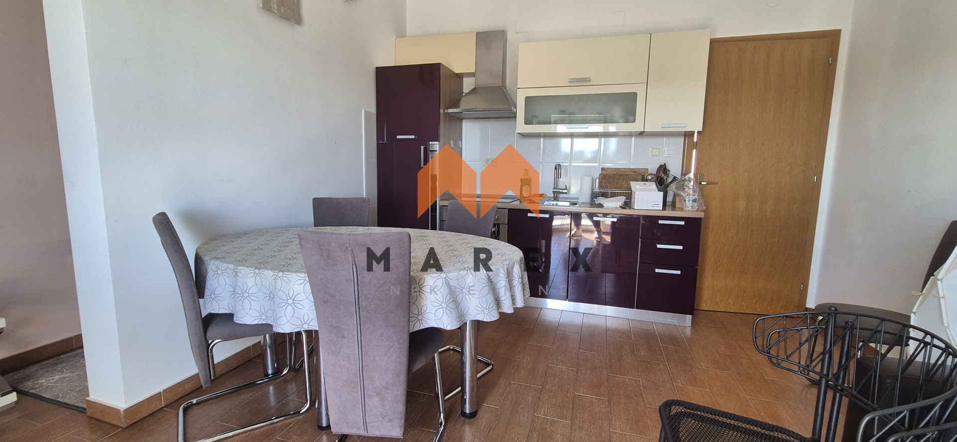APARTMAN,VAŠA OAZA NA OBALI SA NEPROCJENJIVIM POGLEDOM