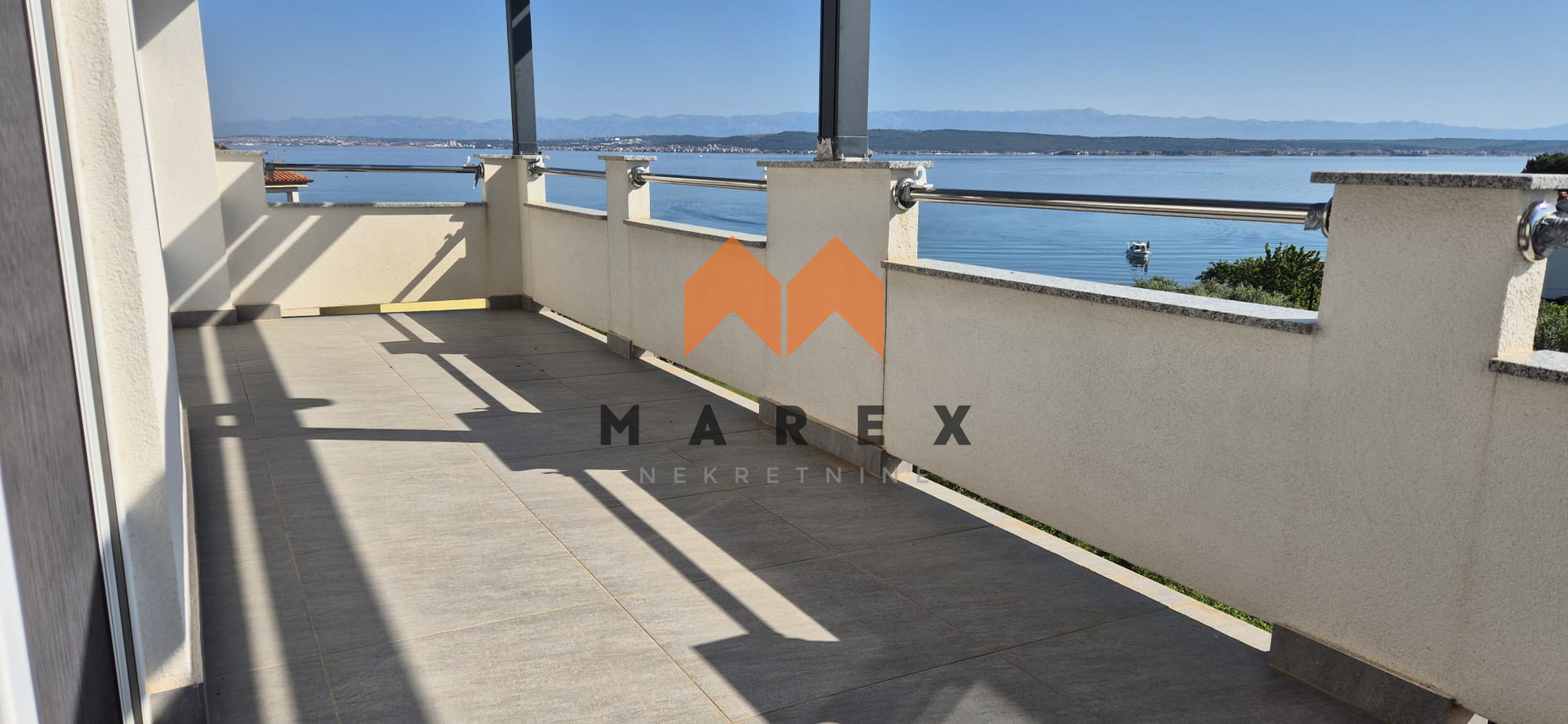 APARTMAN,VAŠA OAZA NA OBALI SA NEPROCJENJIVIM POGLEDOM