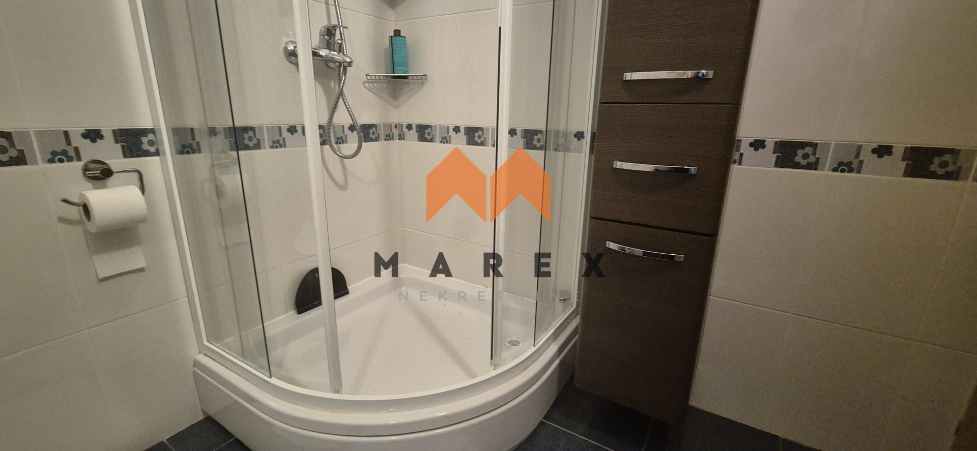 APARTMAN,VAŠA OAZA NA OBALI SA NEPROCJENJIVIM POGLEDOM