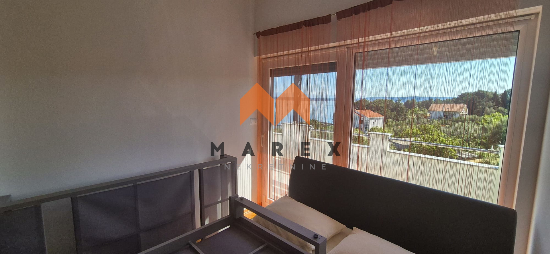 APARTMAN,VAŠA OAZA NA OBALI SA NEPROCJENJIVIM POGLEDOM