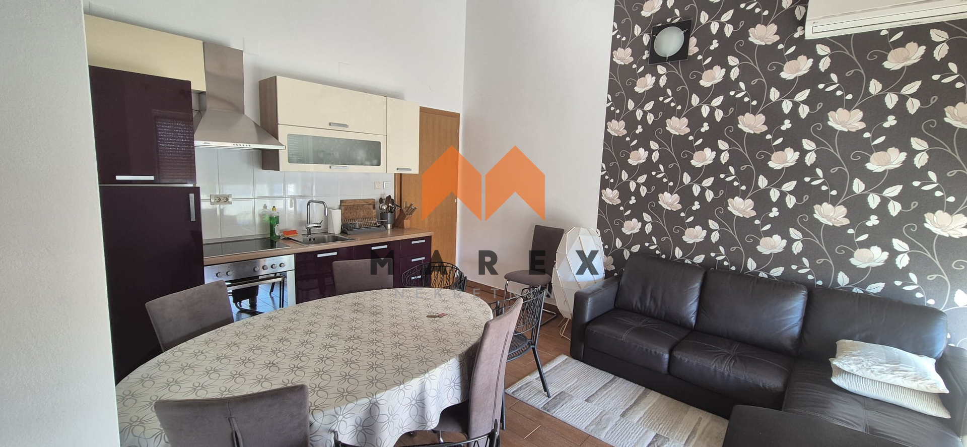 APARTMAN,VAŠA OAZA NA OBALI SA NEPROCJENJIVIM POGLEDOM