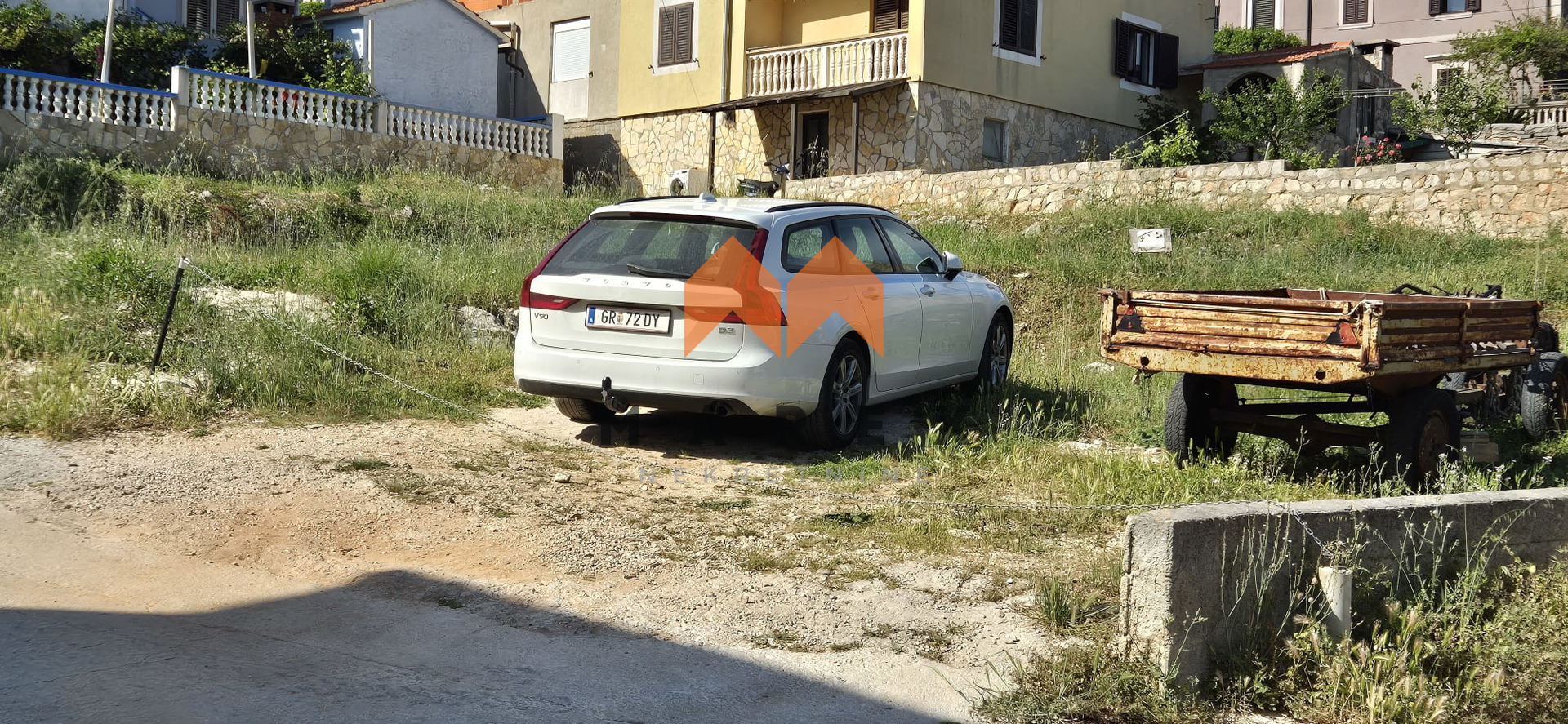 GRAĐEVINSKO ZEMLJIŠTE-TOP LOKACIJA !S GRAĐEVINSKOM DOZVOLOM I PROJEKTOM