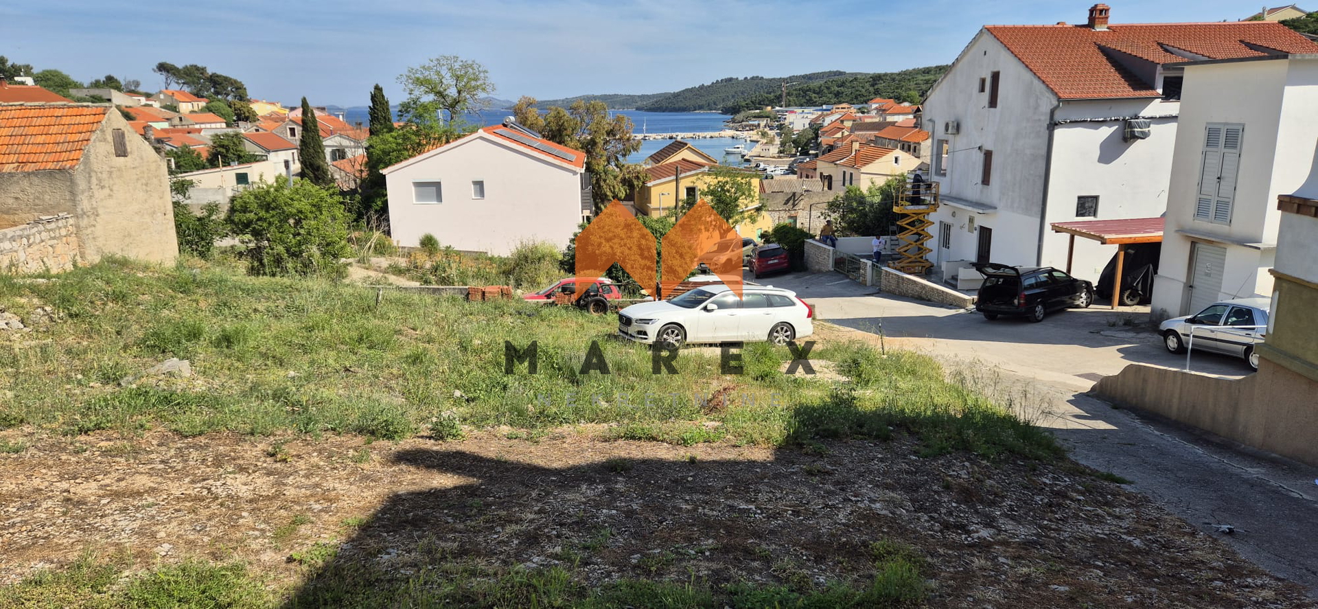 GRAĐEVINSKO ZEMLJIŠTE-TOP LOKACIJA !S GRAĐEVINSKOM DOZVOLOM I PROJEKTOM