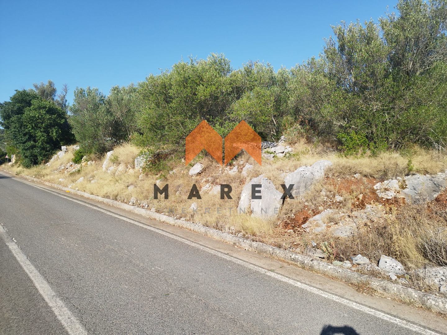 ATRAKTIVNO GRAĐEVINSKO ZEMLJIŠTE 513M2-SALI, DUGI OTOK