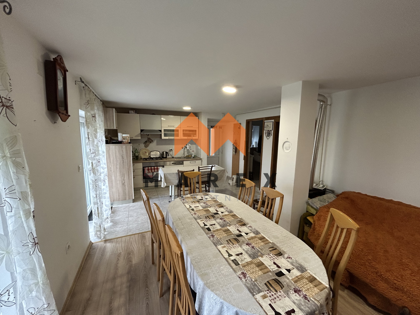KUĆA 106M2+pom. zgrada-RADOBOJ