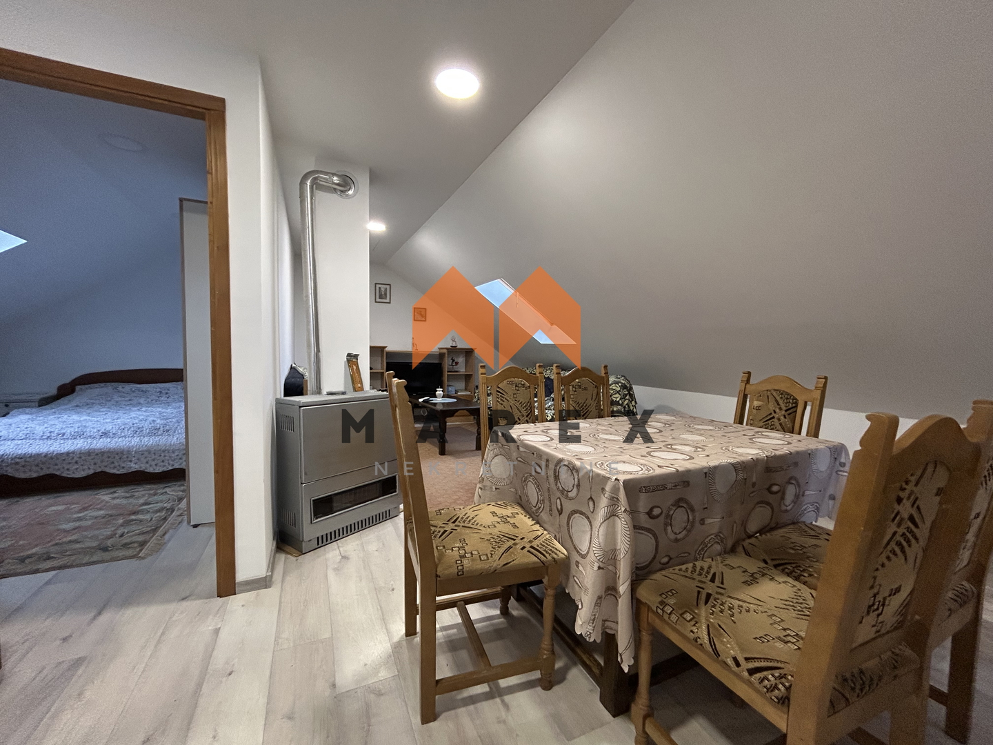 KUĆA 106M2+pom. zgrada-RADOBOJ