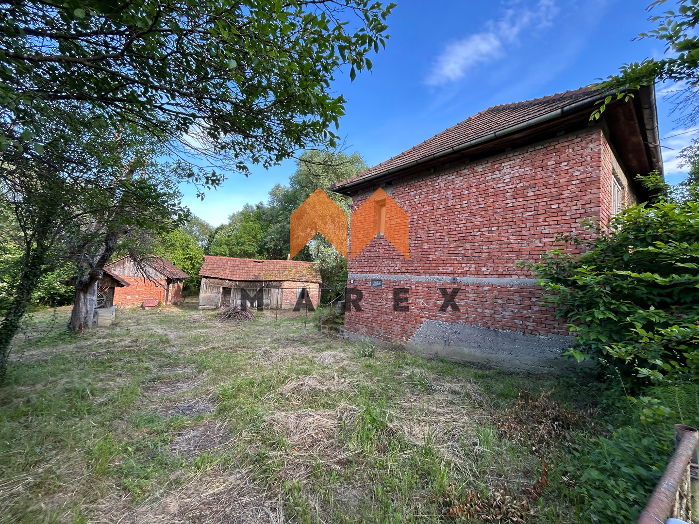 PROSTRANO IMANJE S KUĆOM I VELIKIM RAZVOJNIM POTENCIJALOM – JEZERO KLANJEČKO, BLIZINA ZAGREBA