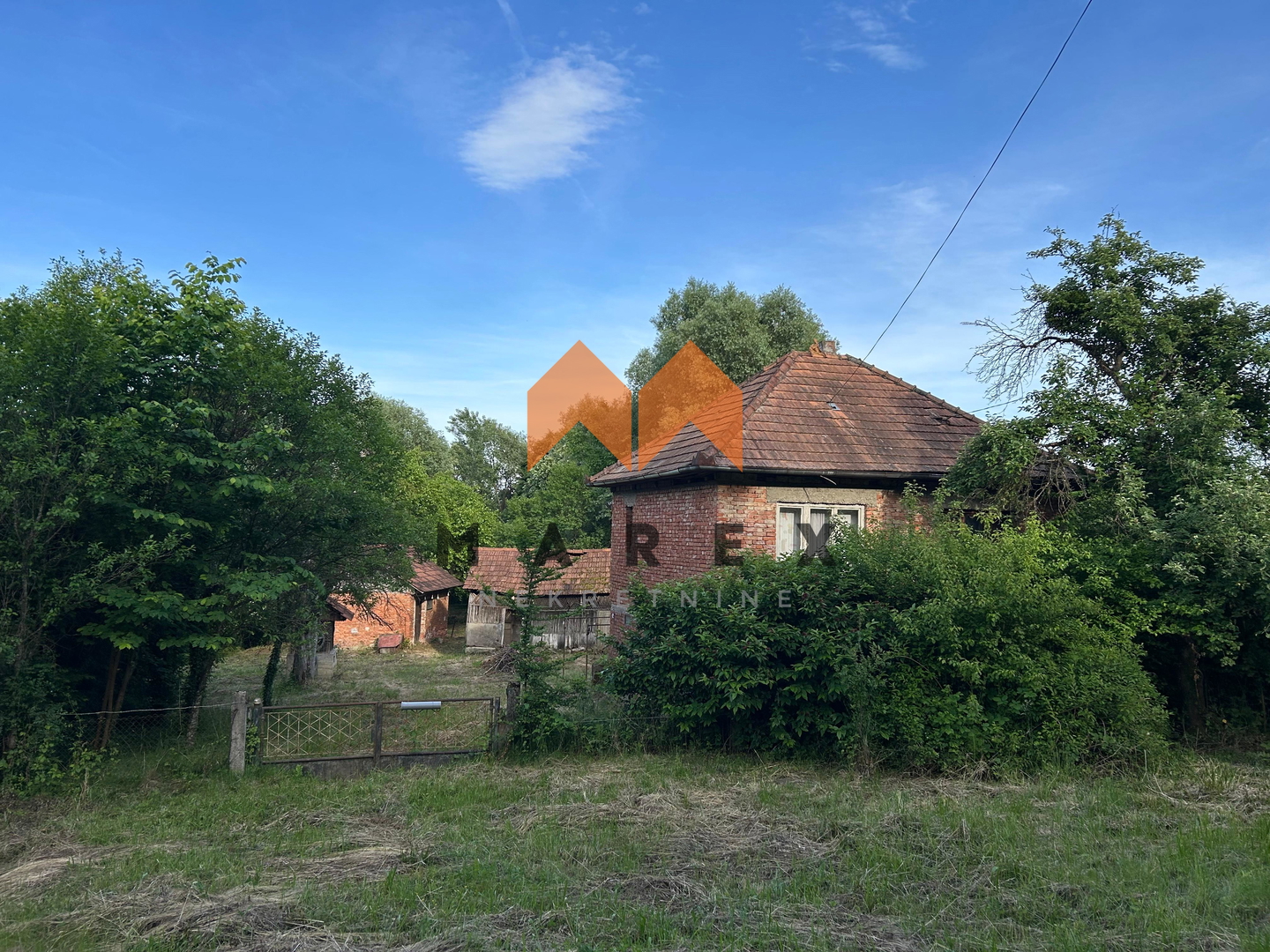 PROSTRANO IMANJE S KUĆOM I VELIKIM RAZVOJNIM POTENCIJALOM – JEZERO KLANJEČKO, BLIZINA ZAGREBA