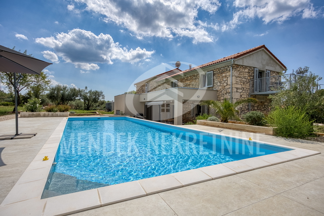 Hiša, 350 m2, Prodaja, Poreč