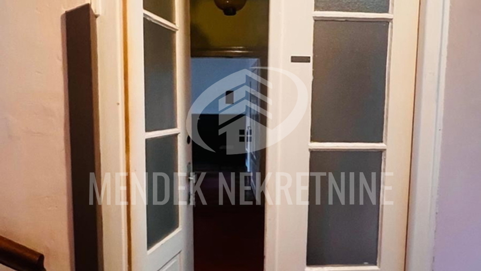 3-sobni stan 92 m2, 132 m2 tavana i podrum u gradskoj jezgri Varaždina, strogi centar, prodaja