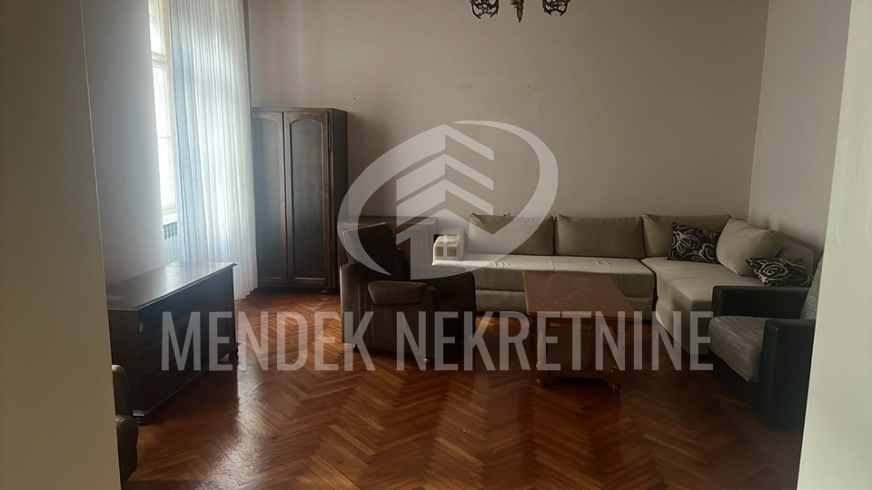 3-sobni stan 92 m2, 132 m2 tavana i podrum u gradskoj jezgri Varaždina, strogi centar, prodaja