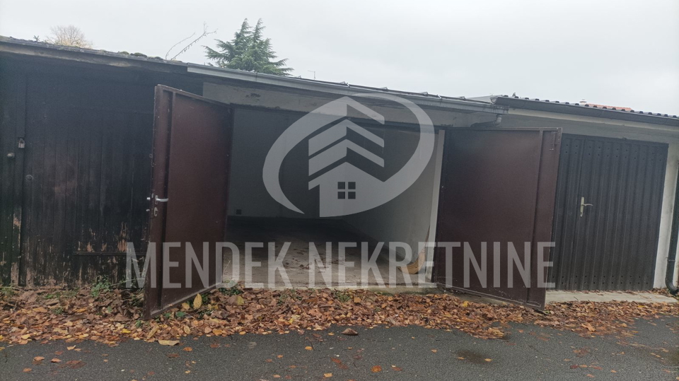 Garage, 15 m2, For Sale, Varaždin - Centar