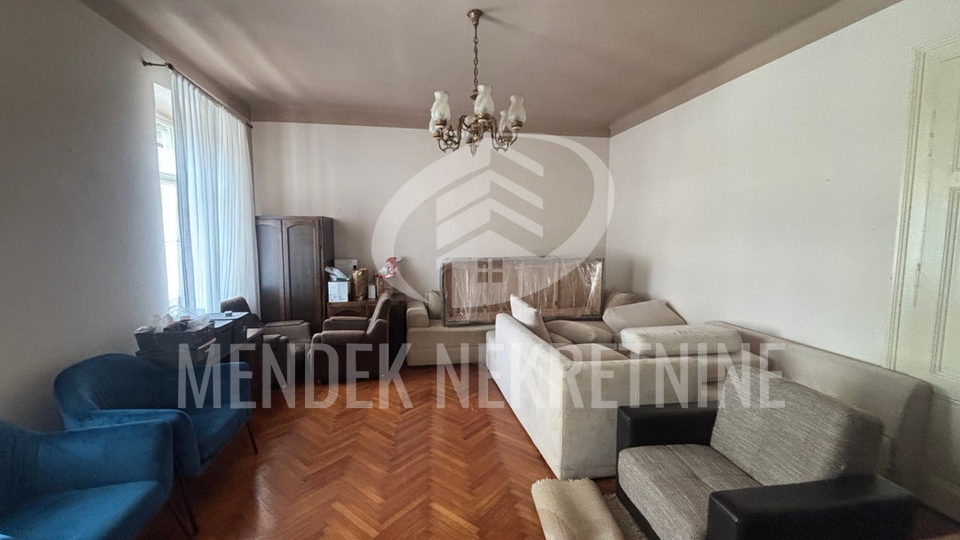 3-sobni stan 92 m2, 132 m2 tavana i podrum u gradskoj jezgri Varaždina, strogi centar, prodaja