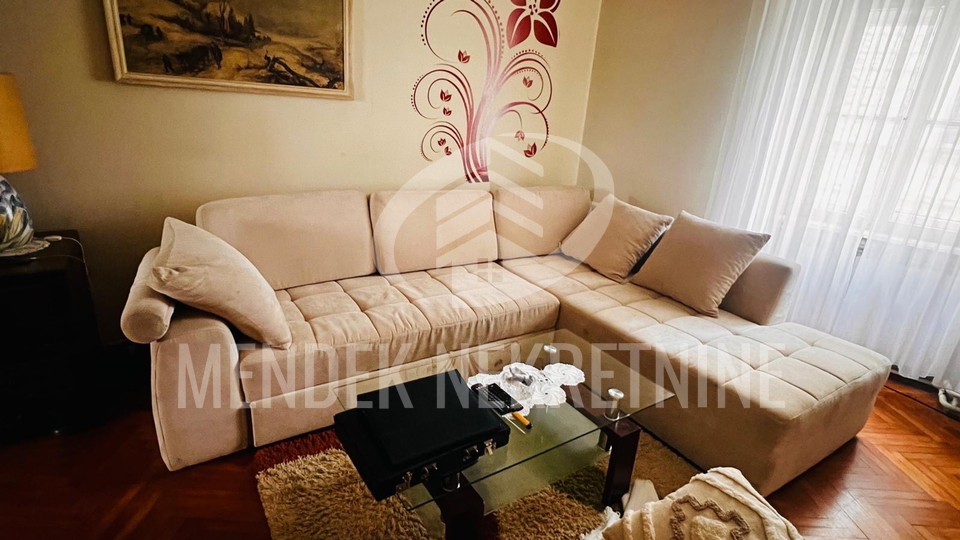 3-sobni stan 92 m2, 132 m2 tavana i podrum u gradskoj jezgri Varaždina, strogi centar, prodaja