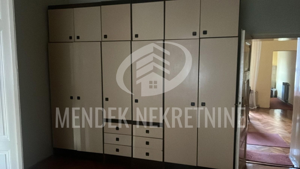 3-sobni stan 92 m2, 132 m2 tavana i podrum u gradskoj jezgri Varaždina, strogi centar, prodaja