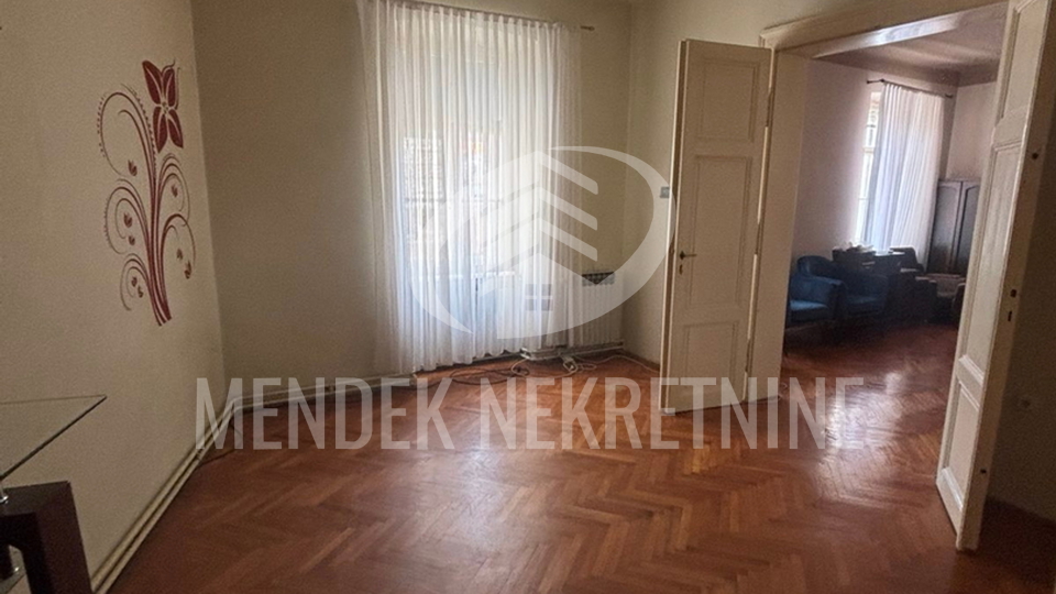 3-sobni stan 92 m2, 132 m2 tavana i podrum u gradskoj jezgri Varaždina, strogi centar, prodaja