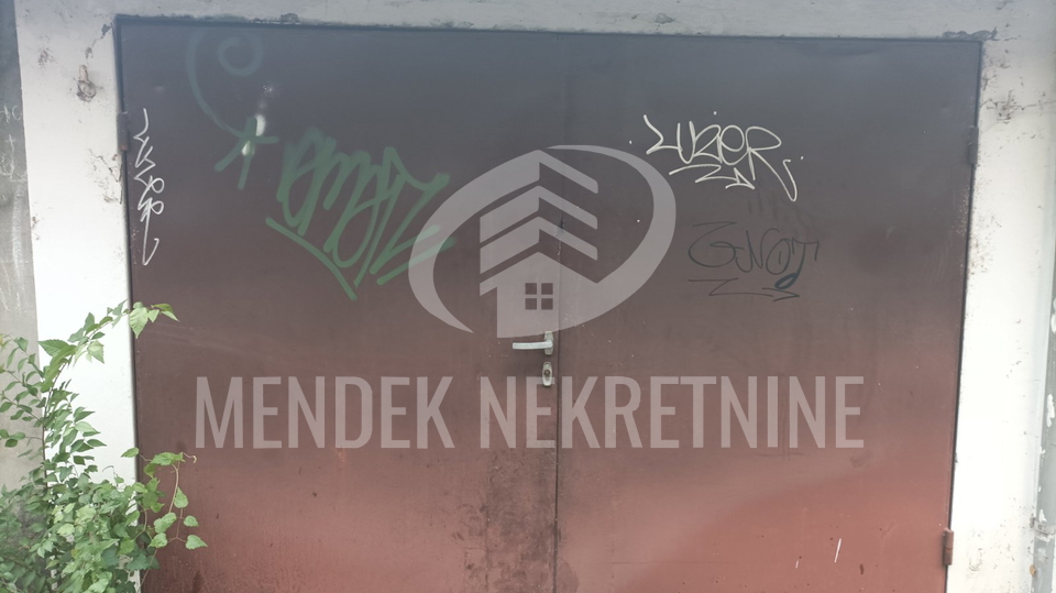 Garage, 15 m2, For Sale, Varaždin - Centar