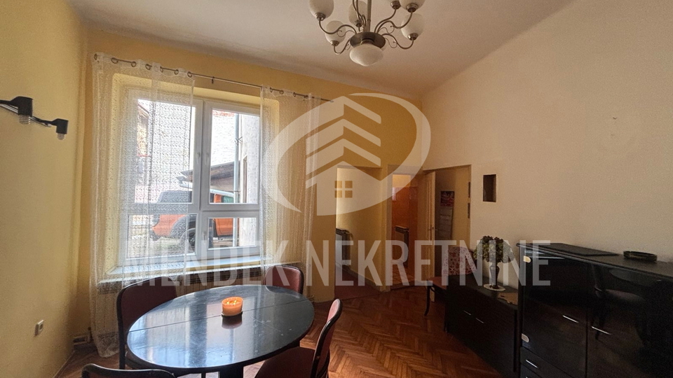 3-sobni stan 92 m2, 132 m2 tavana i podrum u gradskoj jezgri Varaždina, strogi centar, prodaja