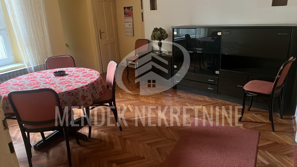 3-sobni stan 92 m2, 132 m2 tavana i podrum u gradskoj jezgri Varaždina, strogi centar, prodaja