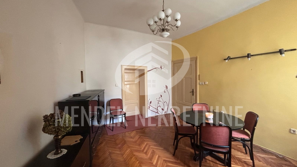 3-sobni stan 92 m2, 132 m2 tavana i podrum u gradskoj jezgri Varaždina, strogi centar, prodaja