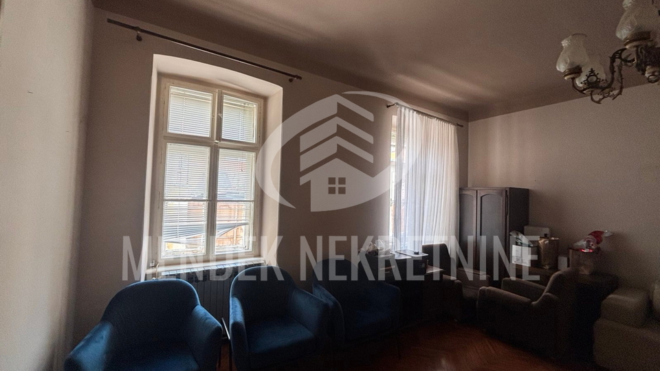 3-sobni stan 92 m2, 132 m2 tavana i podrum u gradskoj jezgri Varaždina, strogi centar, prodaja