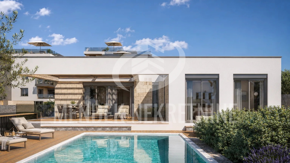 PRIMO&Scaron;TEN &ndash; luksuzna vila 369 m&sup2; s privatnim bazenom&comma; saunom i velikim terasama&comma; 100 m od pla&zcaron;e