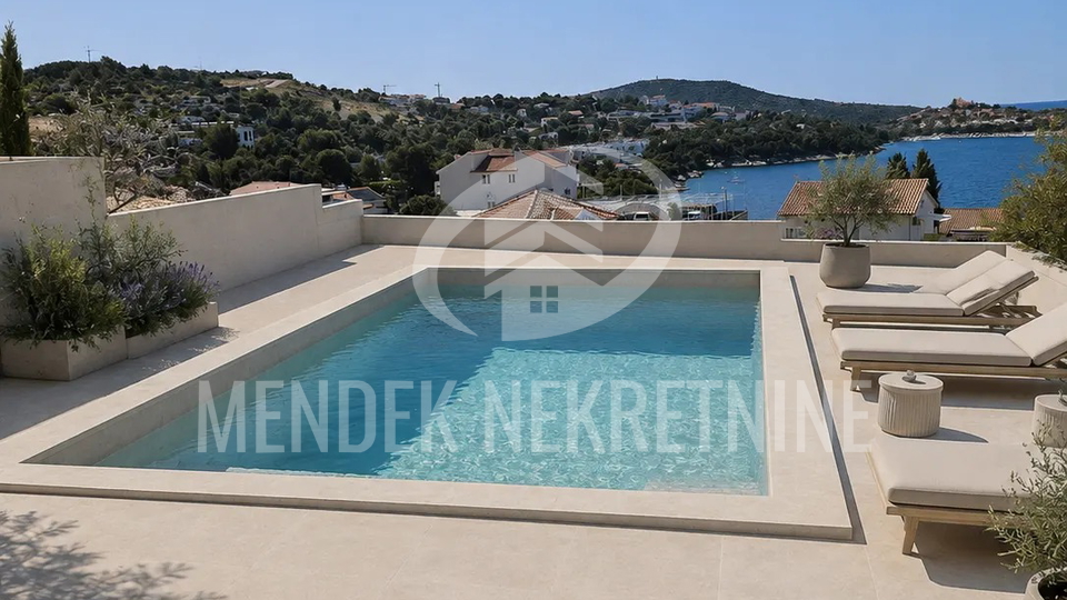 PRIMO&Scaron;TEN &ndash; luksuzna vila 369 m&sup2; s privatnim bazenom&comma; saunom i velikim terasama&comma; 100 m od pla&zcaron;e