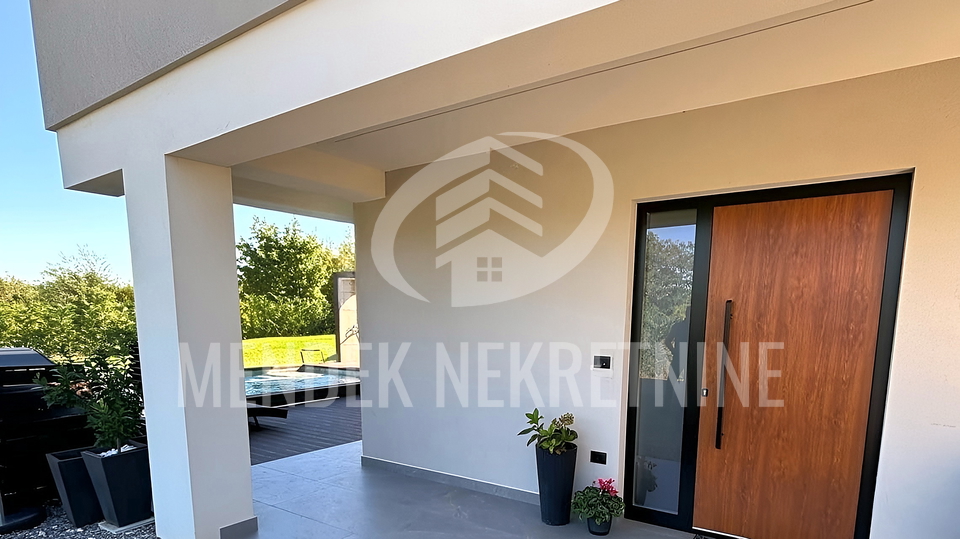 LABIN &ndash; moderna vila s bazenom 182 m&sup2;&comma; oku&cacute;nica 1&period;288 m&sup2;&comma; tri spava&cacute;e sobe s vlastitim kupaonicama&comma; namje&scaron;tena