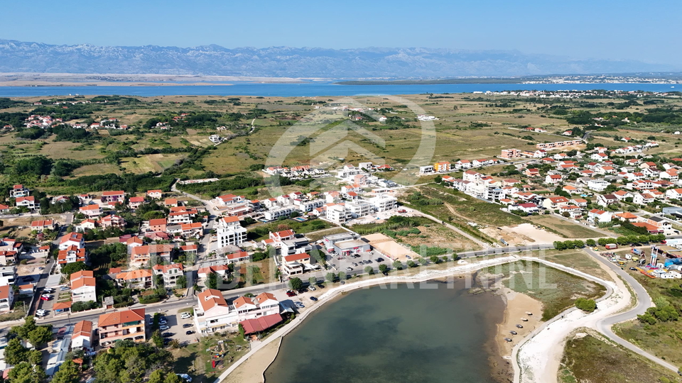 PRIVLAKA &ndash; nova namje&scaron;tena ku&cacute;a u nizu 114 m&sup2; s vrtom&comma; ODMAH USELJIVO