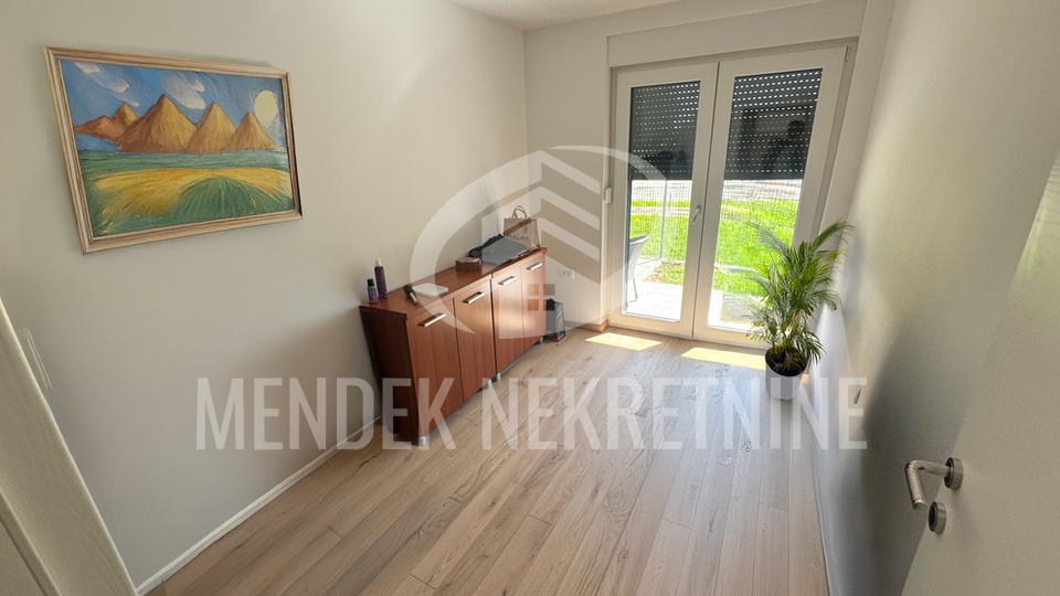Commercial Property&comma; 226 m2&comma; For Sale&comma; Vara&zcaron;din - Bronx